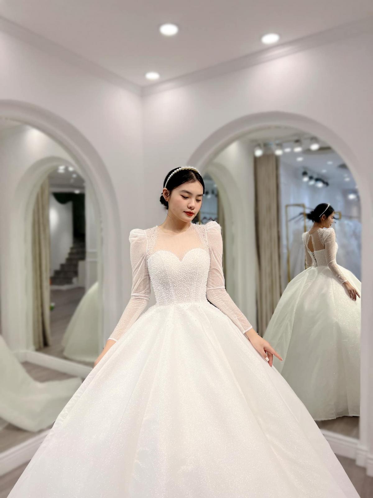 Ao Cuoi Kim | Hậu trường thử váy siêu dễ thương nhà Kim 🥰 KIM WEDDING 🏡 :  Số 1 Thích Quảng Đức , P . Chánh Nghĩa . Thủ... | Instagram