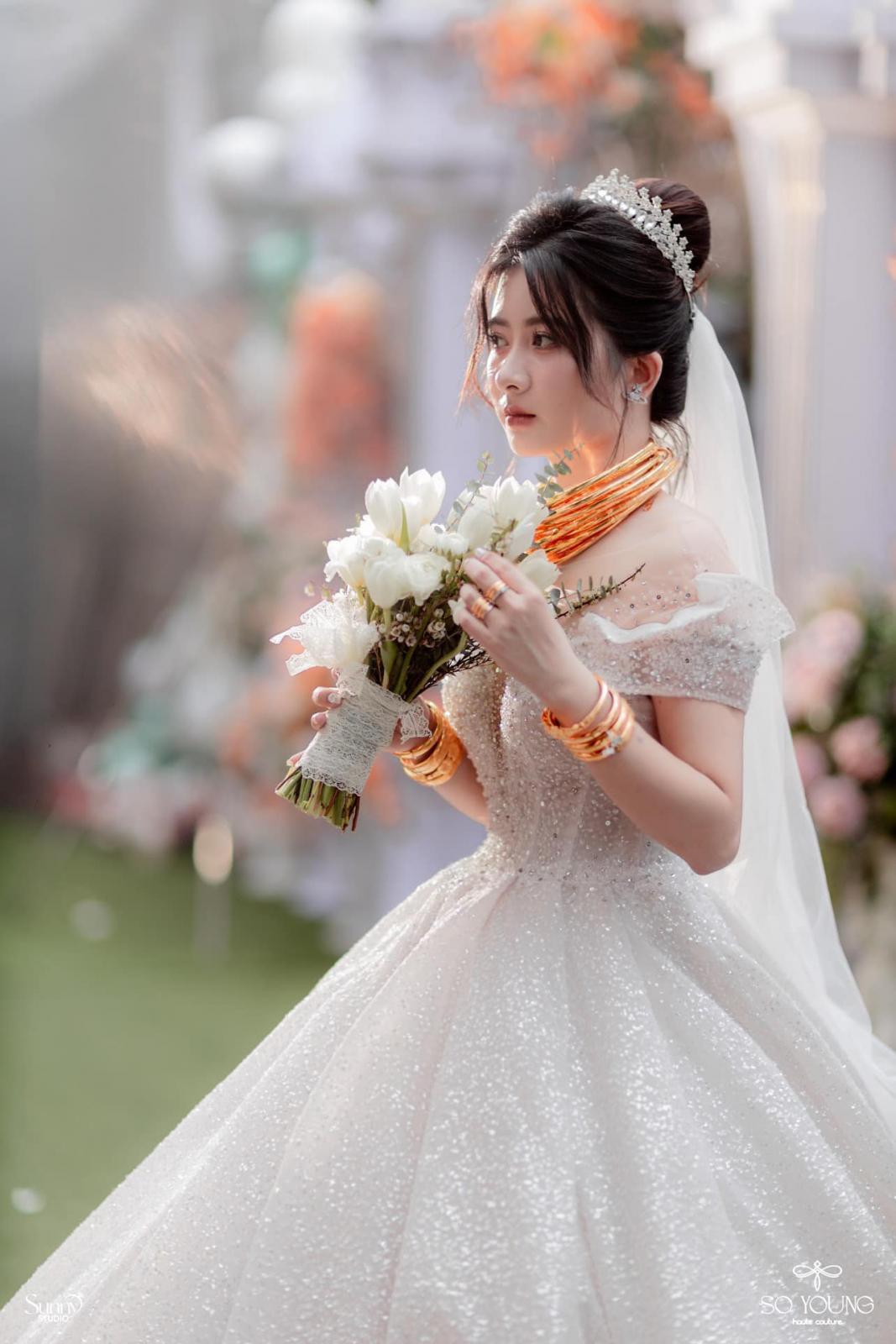 Young Bridal Váy cưới Hàn Quốc - YouTube