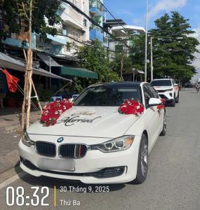 Bí Mật Thuê Xe Cưới Hạng Sang Giá Rẻ: 3 Chiêu "Né" Phụ Phí Mùa Cao Điểm