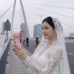 Quạt Mini GOOJODOQ: "Cứu Tinh" Giữ Lớp Makeup Cô Dâu Ngày Nắng Nóng