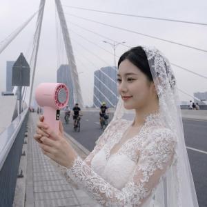 Quạt Mini GOOJODOQ: "Cứu Tinh" Giữ Lớp Makeup Cô Dâu Ngày Nắng Nóng